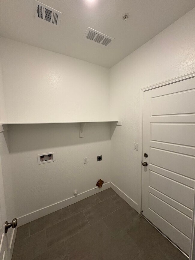 Building Photo - Lennar built home located in River Island ...