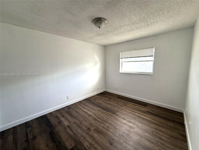 Foto del edificio - 5321 NW 23rd St