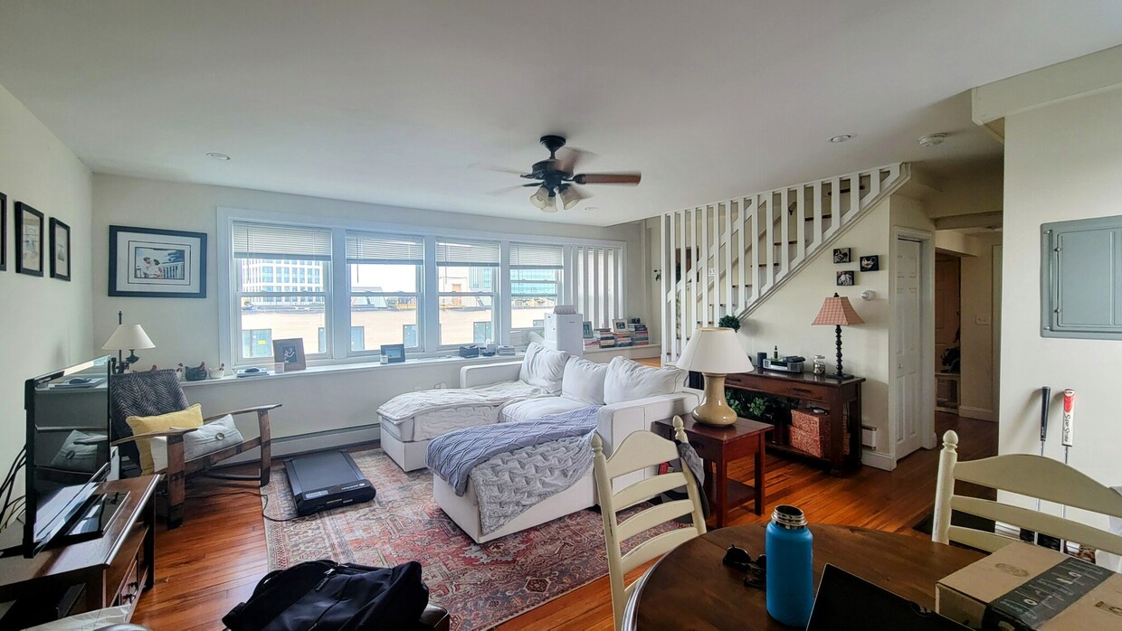 Foto principal - 1054 Cambridge St