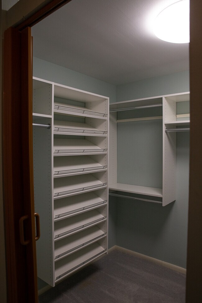 Vestidor principal - 1640 Oakwood Dr