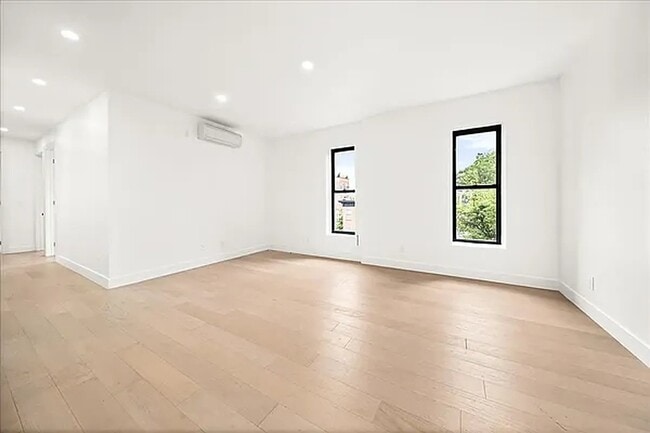 Building Photo - 411 11th St