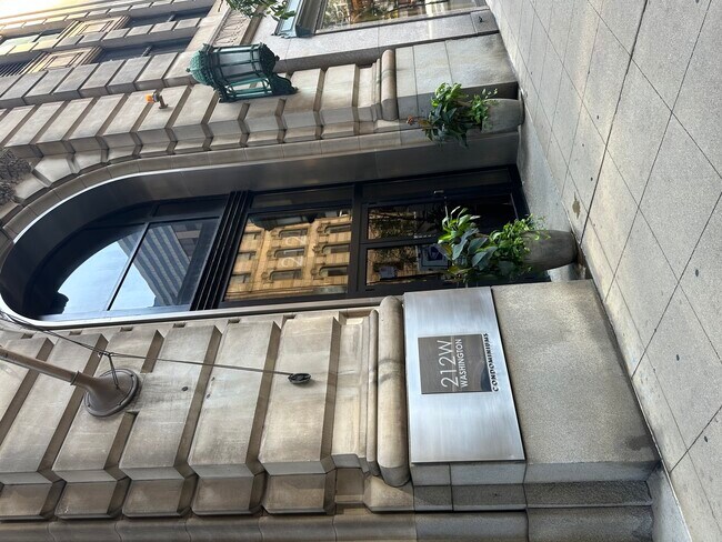 Foto del edificio - 212 W Washington St