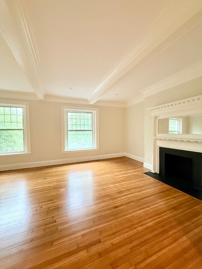Building Photo - 1726 Beacon St