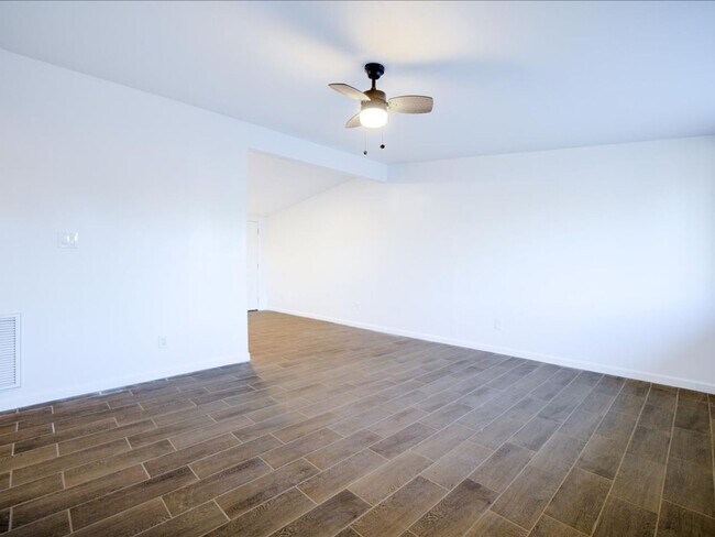 Building Photo - $ 500 OFF FIRST MONTHS RENT!