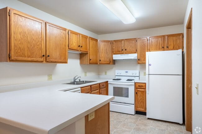 1BR, 1BA - 780SF - Kitchen - Monarch at Middleton Shores