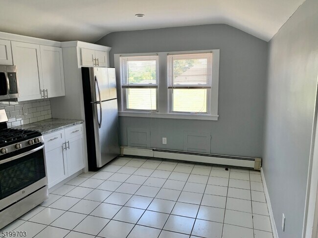 Foto del edificio - 69 Glenridge Ave