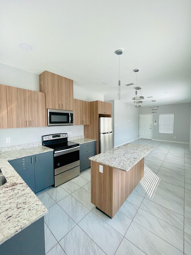 Building Photo - 3913 Bella Costa Dr