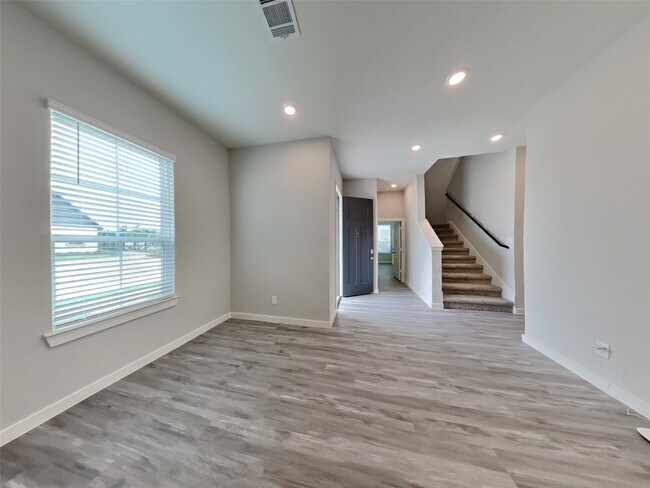 Building Photo - 9835 Willow Creek Commerce Dr