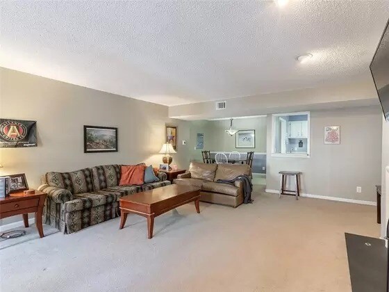 Foto del edificio - 579 Emory Oaks Way