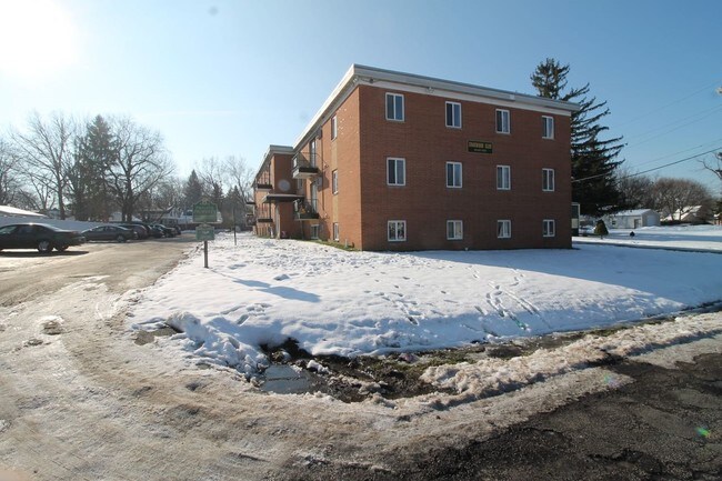 Building Photo - Edgewood Club