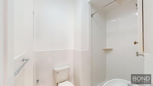 Foto del edificio - 24 E 80th St