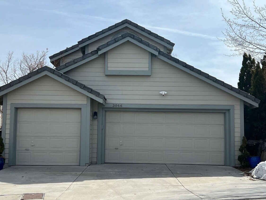 Primary Photo - Southwest Home Available to Lease
