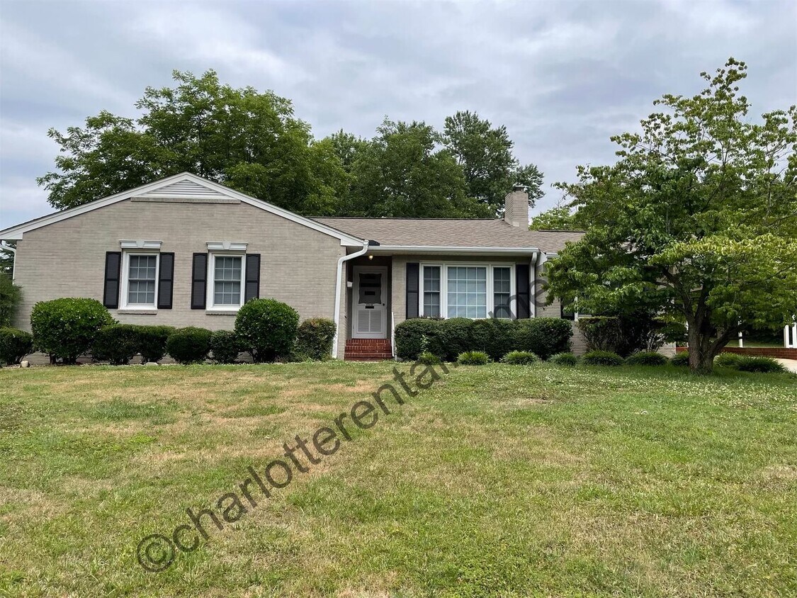 Primary Photo - Brick ranch in desirable neighborhood