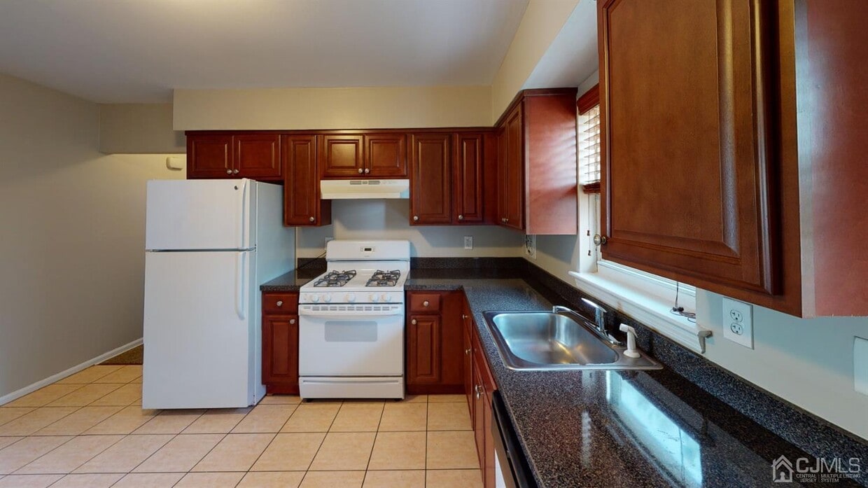 Primary Photo - 43 Belmont Ave