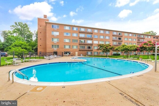 Photo - 10570 Main St Apartment