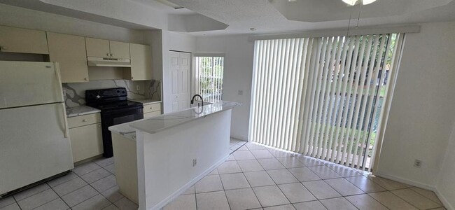 Foto del edificio - 4942 Leeward Ln