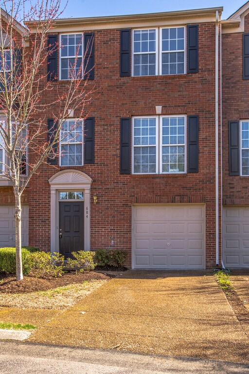 684 Huffine Manor Cir, Franklin, TN 37067 Townhome Rentals in Franklin TN