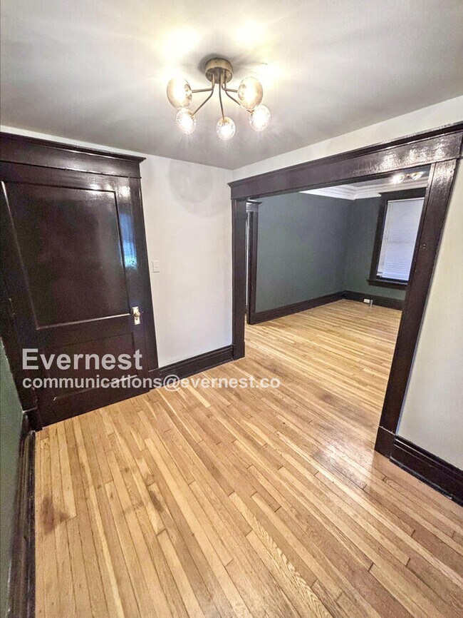 Foto del edificio - 4166 Russell Blvd