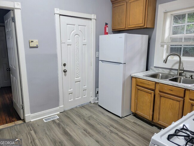 Foto del edificio - 1366 Campbellton Rd SW