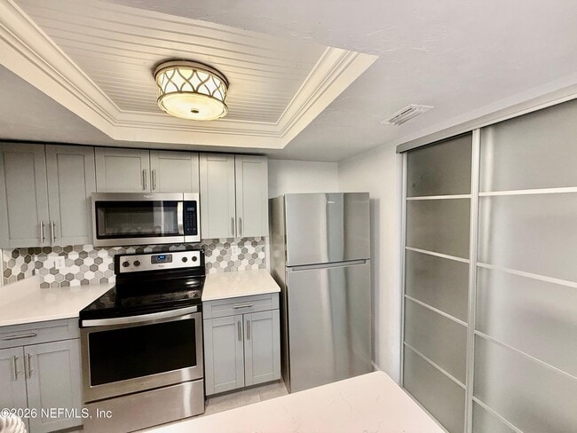 Building Photo - 2943 Bayshore Dr E