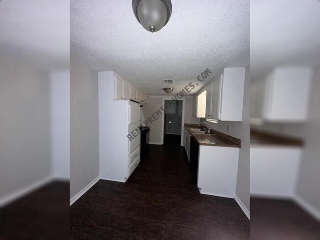 Building Photo - 3029 SW 64th St