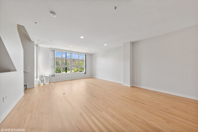 Building Photo - 2311 S Wabash Ave