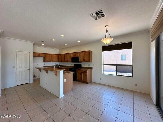 Building Photo - 23620 S Sunny Side Dr