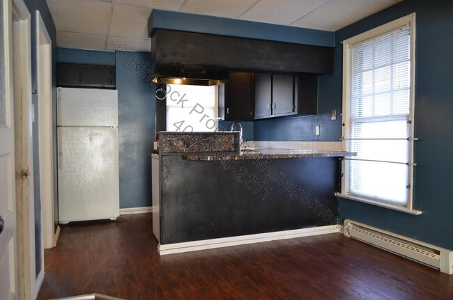 Building Photo - 825 Avenue C