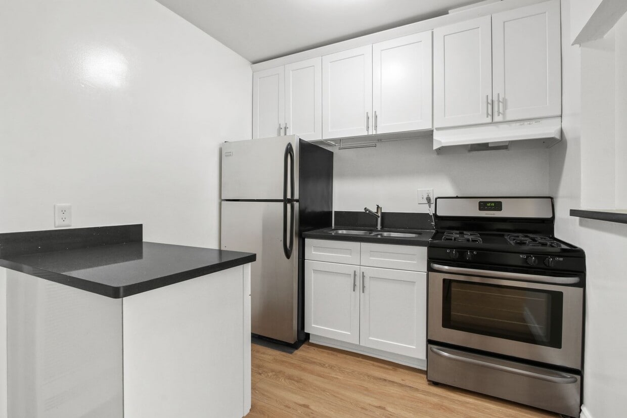 Primary Photo - 1432 16th St, prime Santa Monica location,...