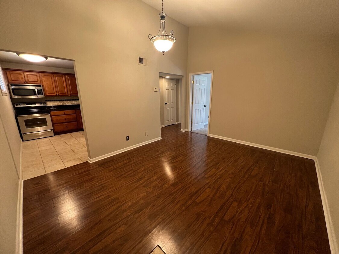 Primary Photo - 2 Bed 1 Bath condo in gated community!