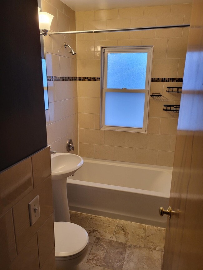 Building Photo - 1301 Jewel Ct