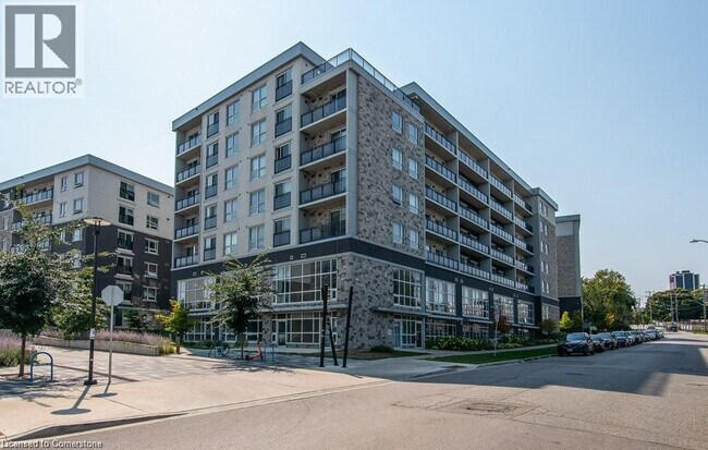 Building Photo - 275 Larch St