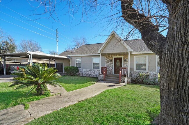 Building Photo - 7232 Gillen St