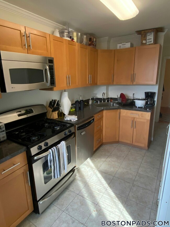 Building Photo - 60 Brattle St