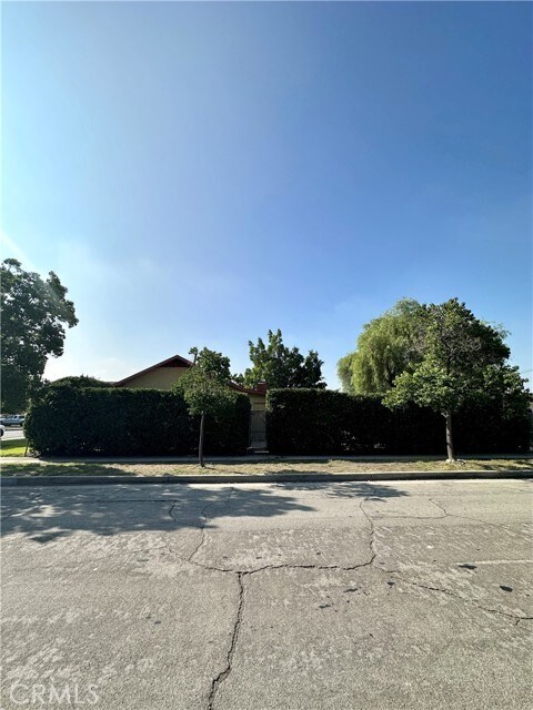 Primary Photo - 347 N Barbara Ave