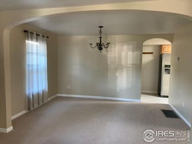 Building Photo - 4 Bedroom Duplex
