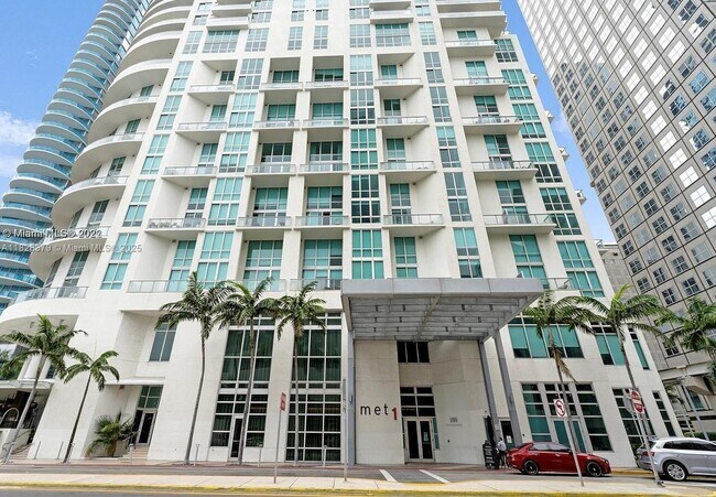Building Photo - 300 S Biscayne Blvd