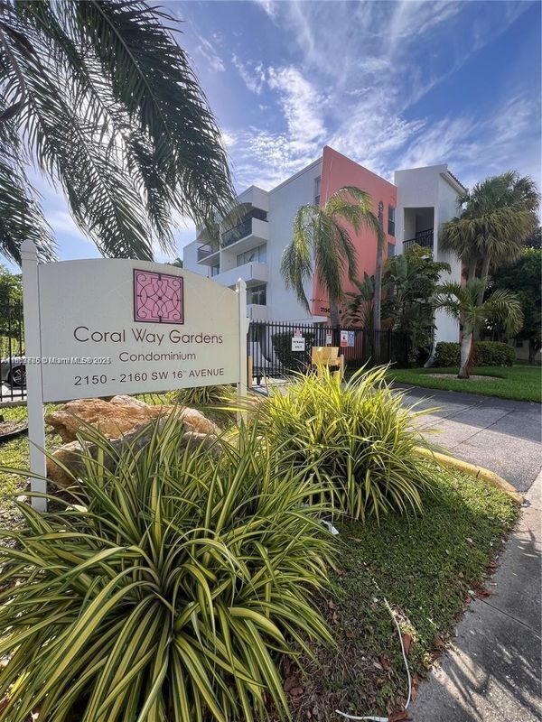 Primary Photo - 2150 SW 16th Ave
