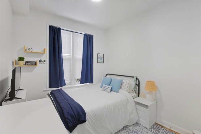 Foto del edificio - 2350 W Charleston St