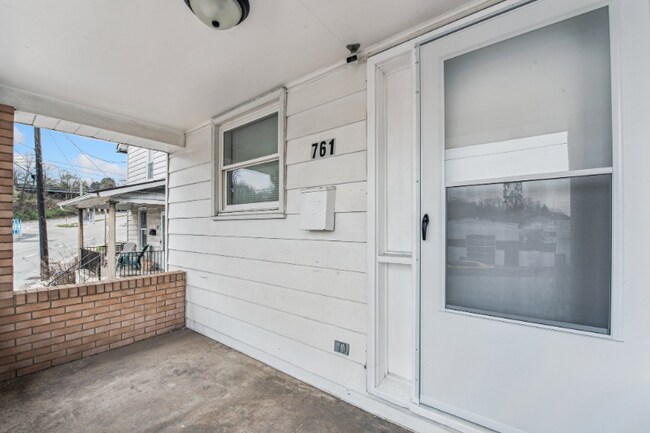 Foto del edificio - 761 W Otterman St