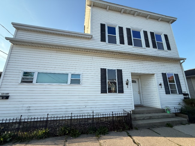 Building Photo - 1215 Broadway Ave