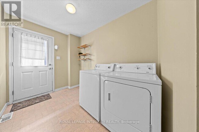 Photo du bâtiment - 180 Clearview Ave