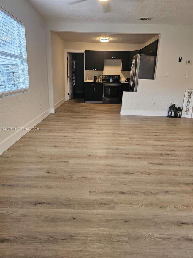 Foto del edificio - 1865 NW 45th St