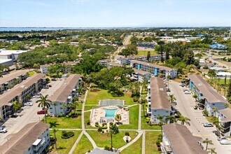 Building Photo - 2425 Flamingo Blvd
