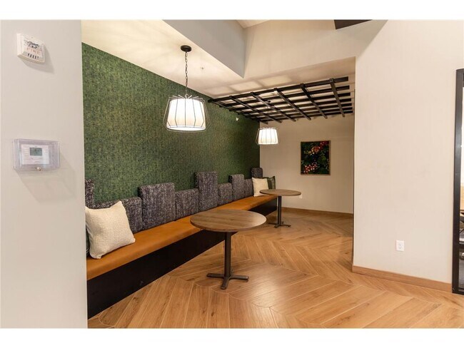 Foto del edificio - 6450 37th Ave NW