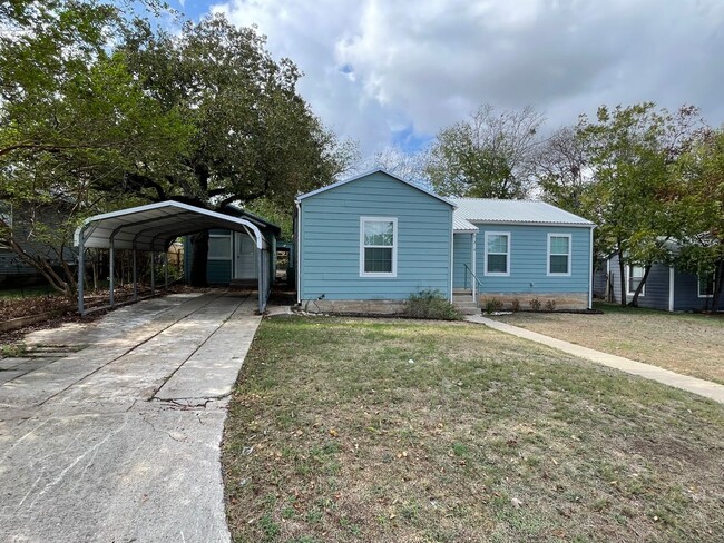 Building Photo - 2 Houses! 2/1 and studio together in West ...