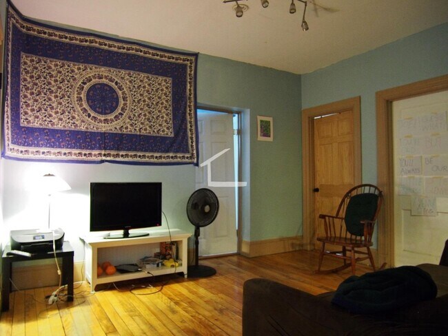 Photo - 9/1 Allston 4BR/2BA with laundry in unit, heat inc! Apartment