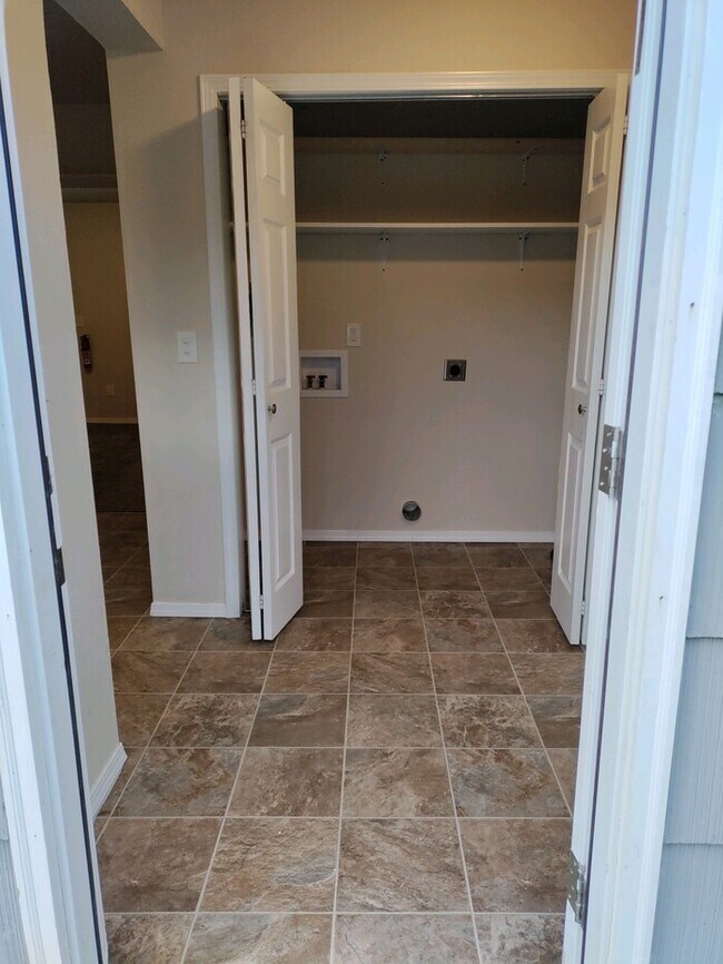 Foto del edificio - 1221 W Franklin St