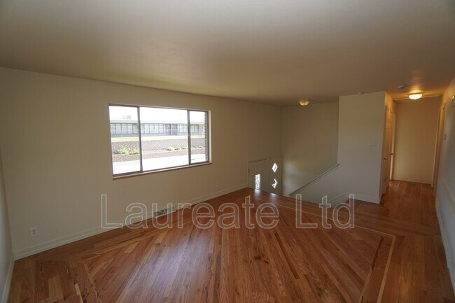 Foto del edificio - 3330 W Mountain Rd