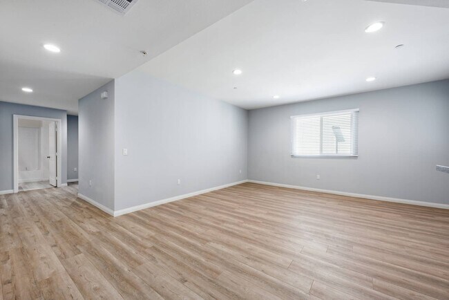 Foto del edificio - 6336 Brynhurst Ave